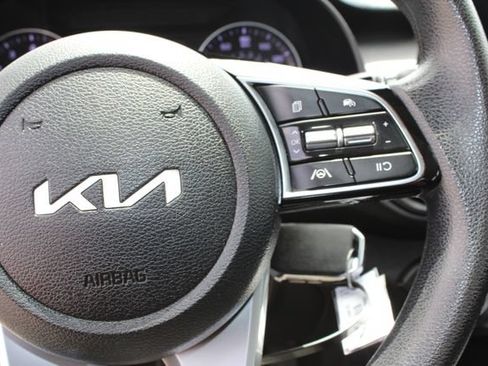 Used 2022 Kia Forte LXS FWD image 18