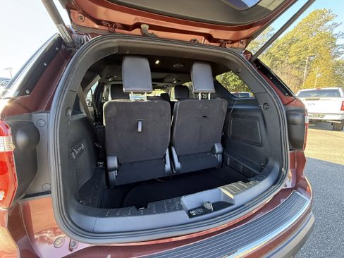 Certified 2018 Ford Explorer Limited w/ Equipment Group 301A image 28