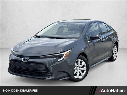 Certified 2025 Toyota Corolla LE FWD image 1