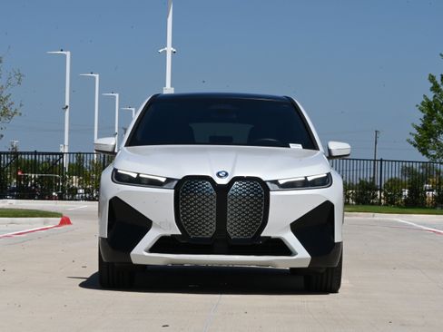 Certified 2025 BMW iX xDrive50 w/ Premium Package AWD/4WD image 3
