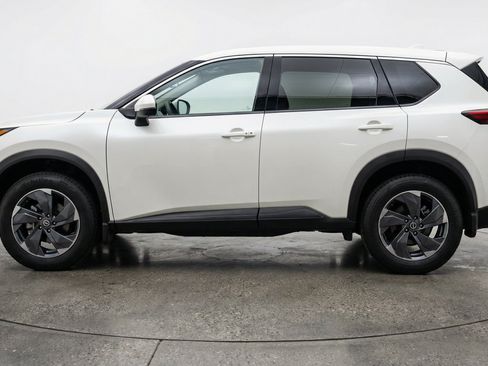 Used 2025 Nissan Rogue SV AWD/4WD image 5