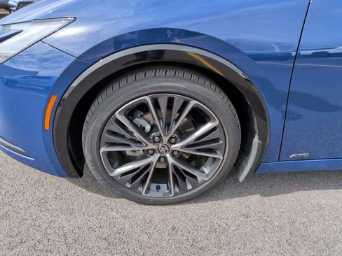 Used 2024 Toyota Prius XLE image 9