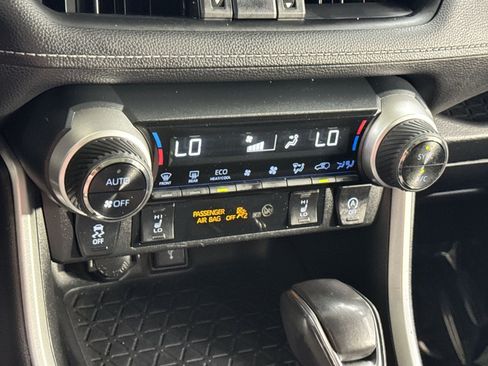 Used 2021 Toyota RAV4 XLE Premium AWD/4WD image 33