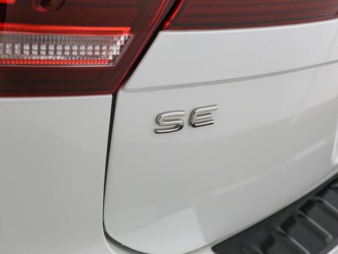 Certified 2024 Volkswagen Tiguan SE R-Line image 13