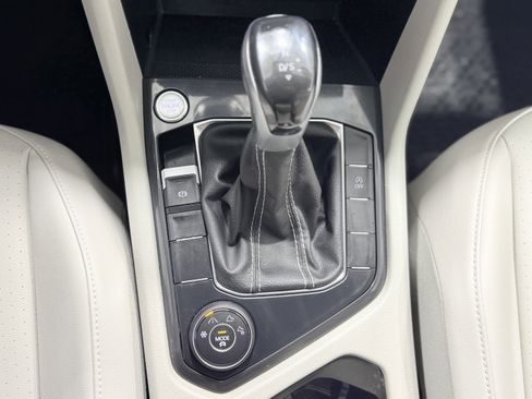 Used 2022 Volkswagen Tiguan SE image 21