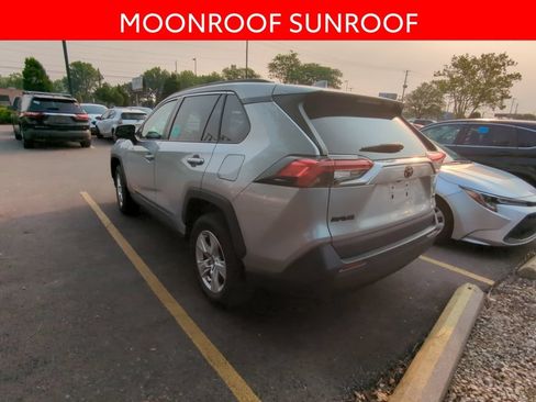 Used 2021 Toyota RAV4 XLE w/ Convenience Package FWD image 4