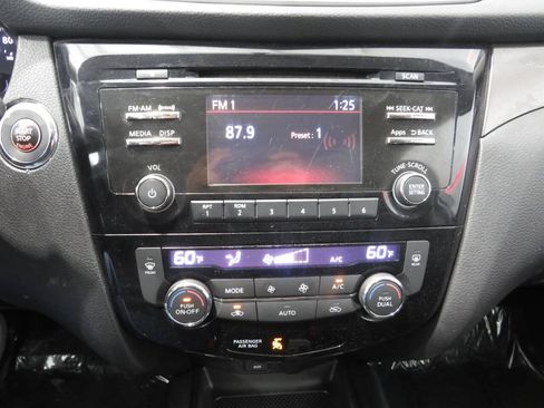 Used 2016 Nissan Rogue SV w/ SV Moonroof Package AWD/4WD image 21