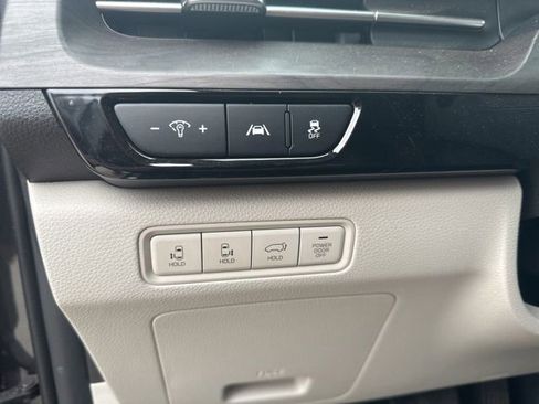 Used 2024 Kia Carnival EX FWD image 6