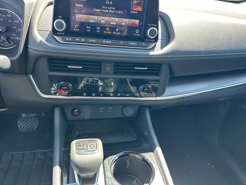 Used 2025 Nissan Rogue SV FWD image 30