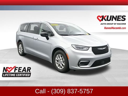 Used 2024 Chrysler Pacifica Touring-L FWD image 2