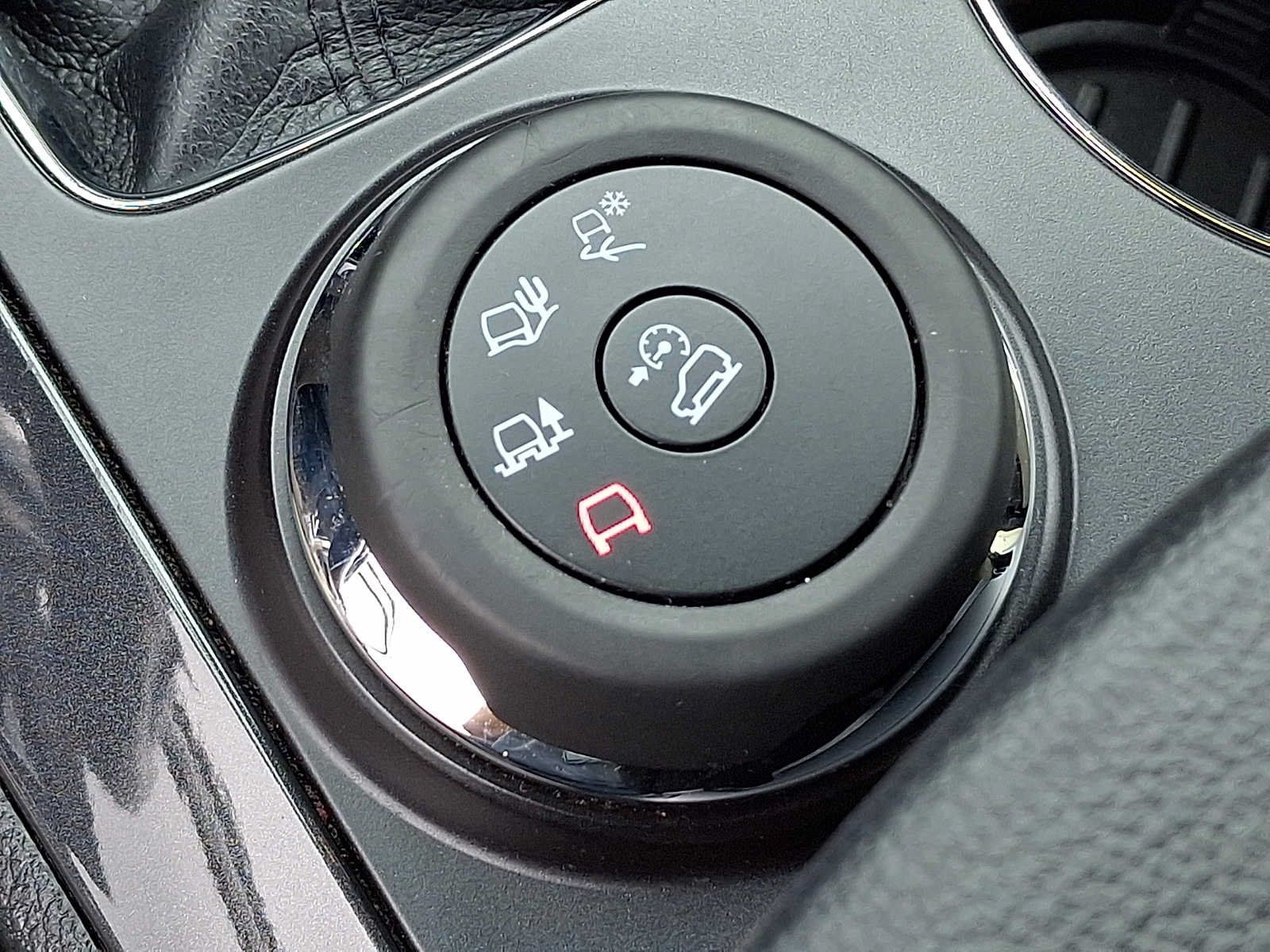Used 2018 Ford Explorer XLT w/ Equipment Group 202A AWD/4WD image 24