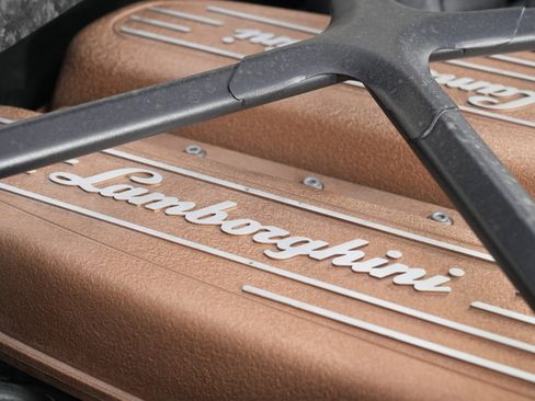 Used 2018 Lamborghini Huracan Performante image 12