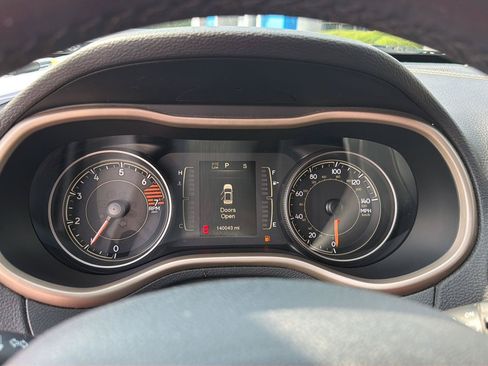 Used 2016 Jeep Cherokee Latitude FWD image 22