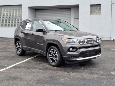 Used 2022 Jeep Compass Limited image 3