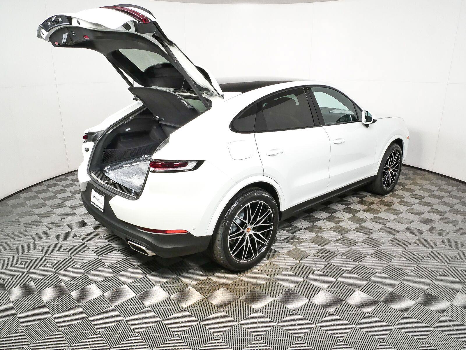 New 2026 Porsche Cayenne Coupe AWD/4WD image 31