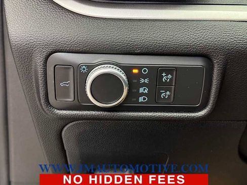 Used 2021 Ford Explorer XLT image 32