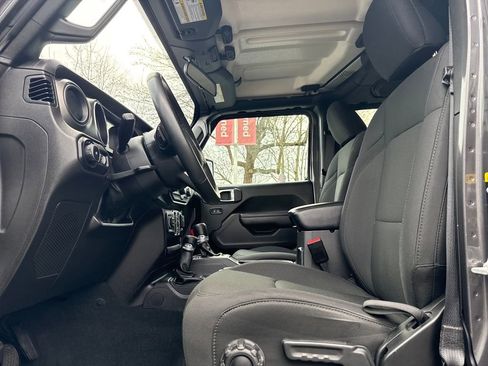 Used 2022 Jeep Wrangler Unlimited Sport image 9