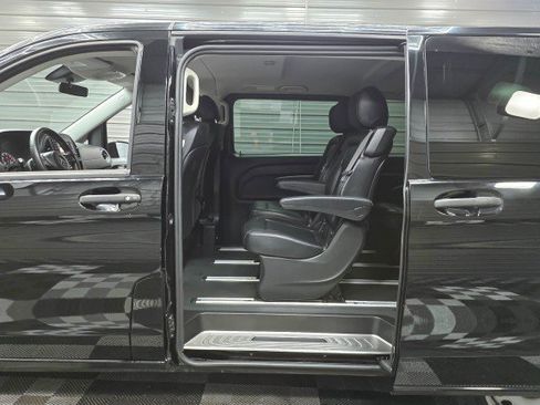Used 2018 Mercedes-Benz Metris Passenger image 17