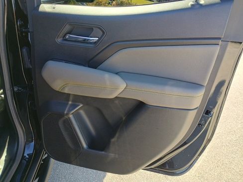 Used 2025 Chevrolet Colorado ZR2 image 18