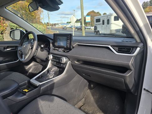 Used 2020 Toyota RAV4 XLE image 15