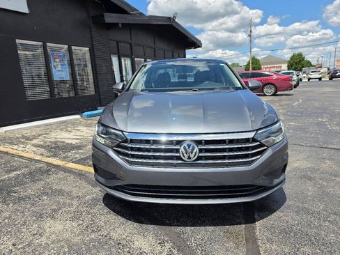 Used 2019 Volkswagen Jetta SE FWD image 2