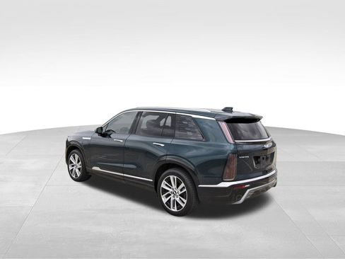 Certified 2026 Cadillac Vistiq Luxury image 3