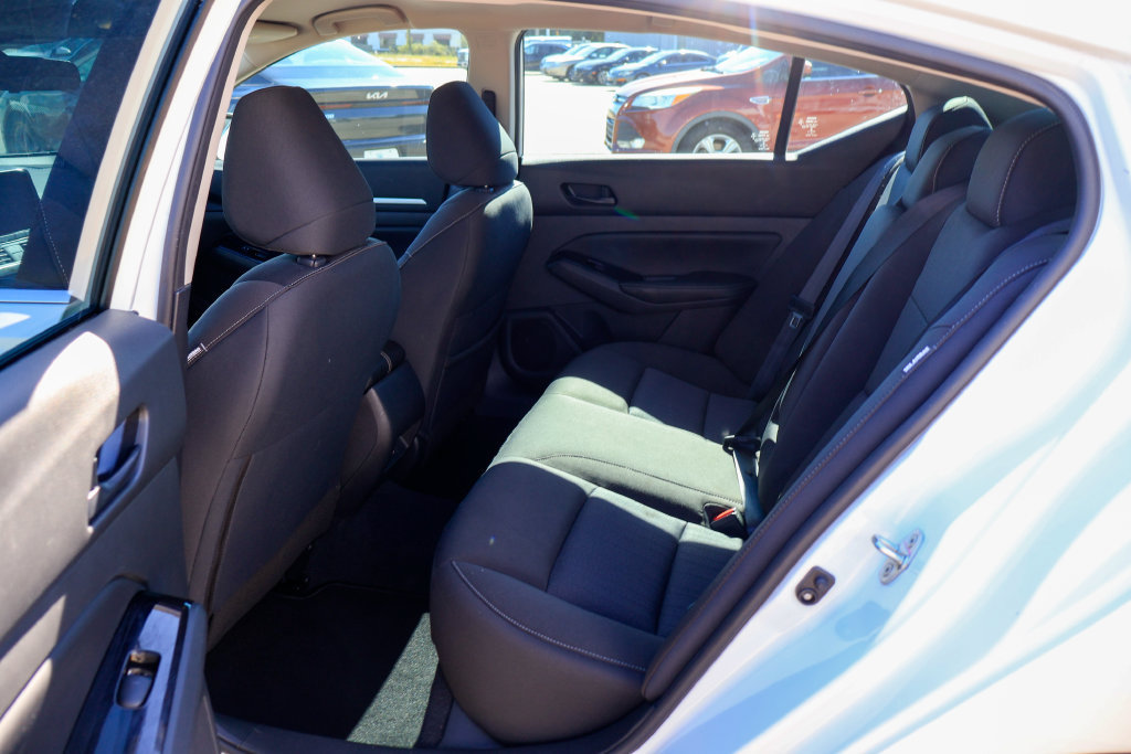 Used 2023 Nissan Altima 2.5 SV FWD image 9