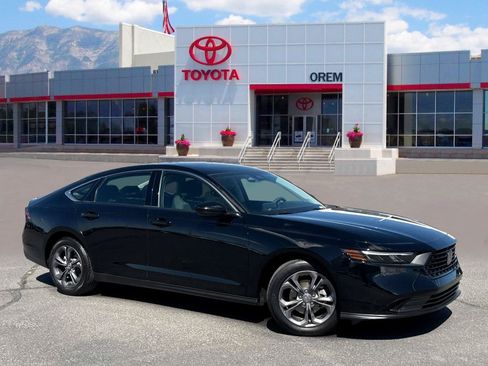 Used 2023 Honda Accord EX image 1