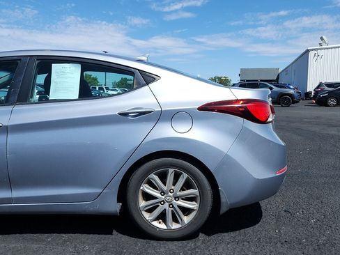 Used 2015 Hyundai Elantra SE w/ Option Group 02 FWD image 9