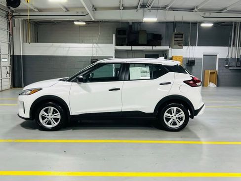 New 2025 Nissan Kicks Play S image 11