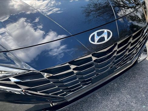 Used 2022 Hyundai Elantra Limited w/ Preferred Accessory Package image 29