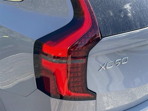 Certified 2026 Volvo XC90 B5 Core AWD/4WD image 10