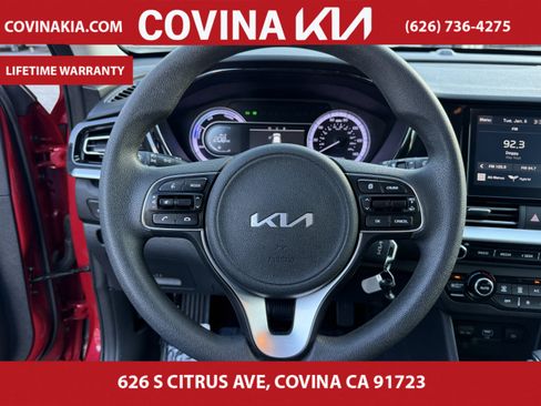 Used 2022 Kia Niro LX image 16
