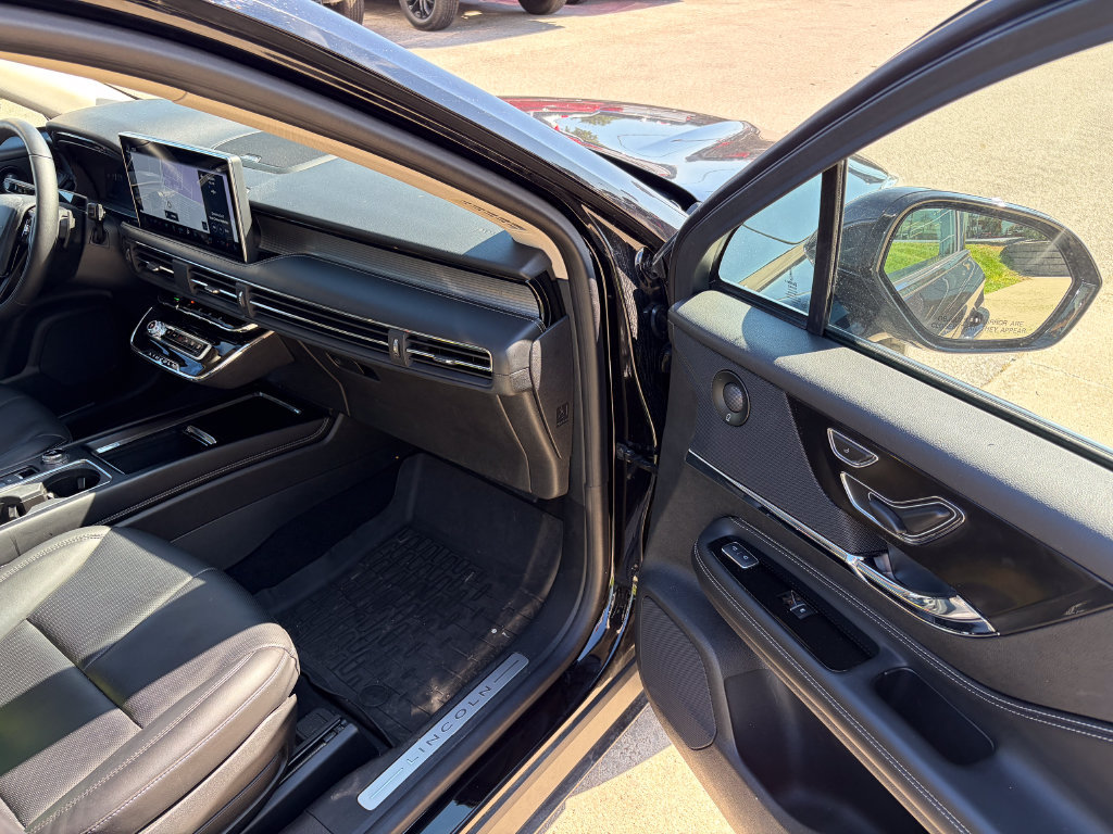 Certified 2023 Lincoln Corsair AWD w/ Equipment Group 102A image 18