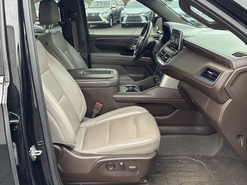 Used 2021 Chevrolet Suburban LT image 7