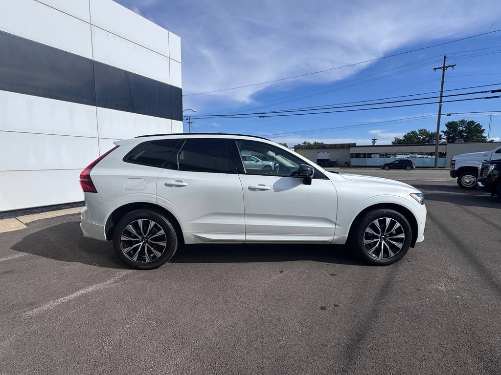 Used 2025 Volvo XC60 B5 Plus AWD/4WD image 6
