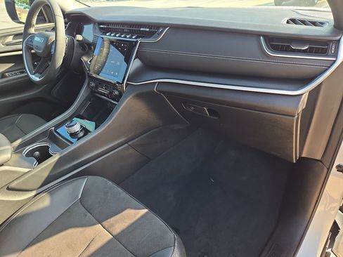 Used 2025 Jeep Grand Cherokee L Altitude RWD image 33