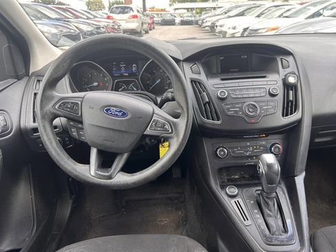 Used 2015 Ford Focus SE image 4