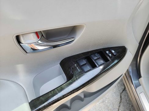 Used 2014 Toyota Venza LE AWD/4WD image 11