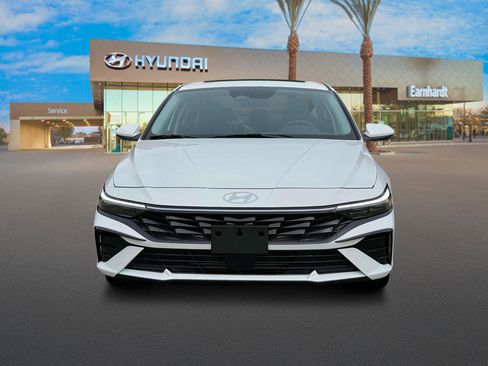 Used 2025 Hyundai Elantra SEL image 12