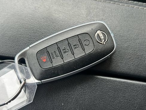 Used 2025 Nissan Rogue SV AWD/4WD image 37