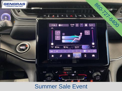 Used 2025 Jeep Grand Cherokee Altitude AWD/4WD image 16