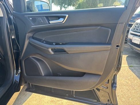 Used 2019 Ford Edge Titanium w/ Equipment Group 301A image 16