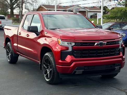 Used 2023 Chevrolet Silverado 1500 RST image 3