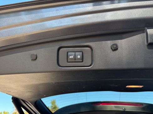 Used 2025 Nissan Pathfinder SV image 30