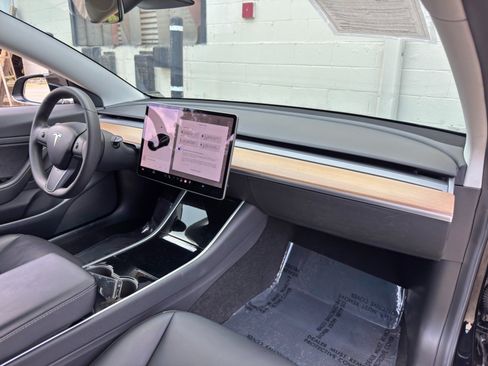 Used 2020 Tesla Model 3 Standard Range Plus RWD image 15