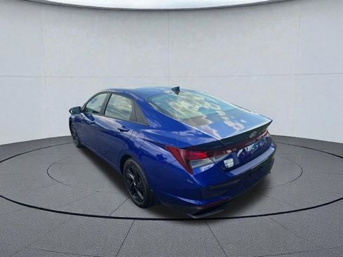 Used 2022 Hyundai Elantra SEL w/ Convenience Package image 3