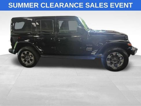 Used 2018 Jeep Wrangler Unlimited Sahara AWD/4WD image 4