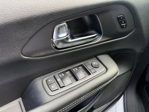 New 2026 Chrysler Pacifica Select image 12