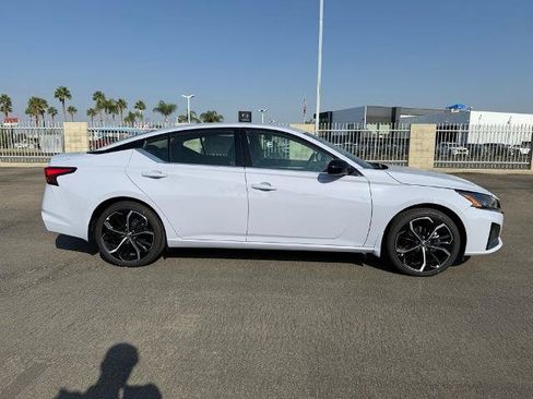 New 2025 Nissan Altima 2.5 SR image 7